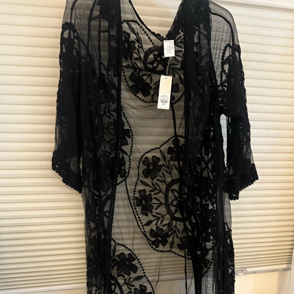 Francesca's Collections Black Floral Lace Robe